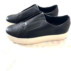 NWOT J/Slides Black Low Top Leather Sneakers Slip Ons SZ 7 M